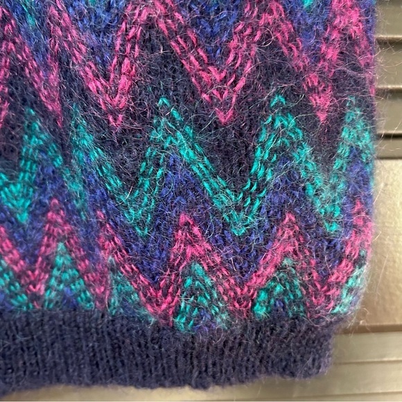 Vintage Karen Scott Mohair Blend Geometric ZigZag Chevron Sweater, Size Medium - Picture 5 of 13